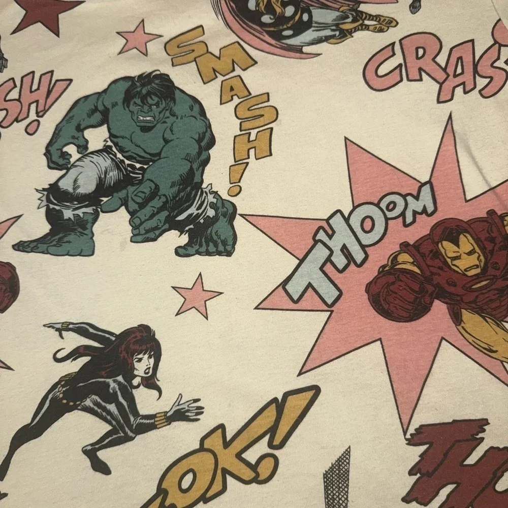 Marvel Cream and Red Short Sleeve Tee with Graphic Design